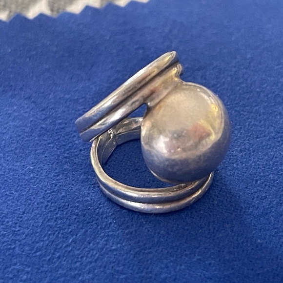 Modernist, Silver Dome ring, Size 5.5 - Picture 9 of 11